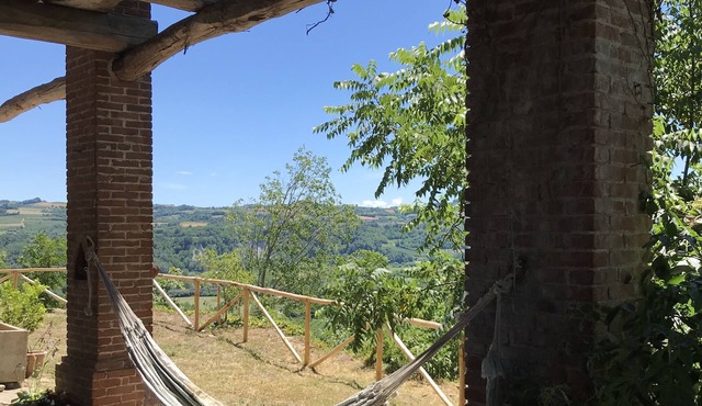 Charming rustic apartment with breathtaking views of the Langhe region