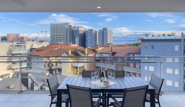 Cosy apartment for 8 people with WIFI, A/C, TV, balcony and pets allowed