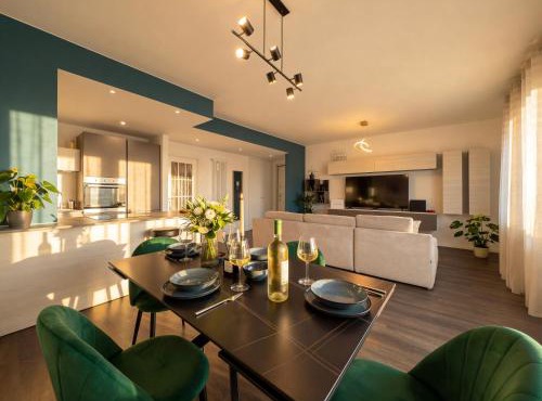 Design Penthouse with Balcony - Iseo
