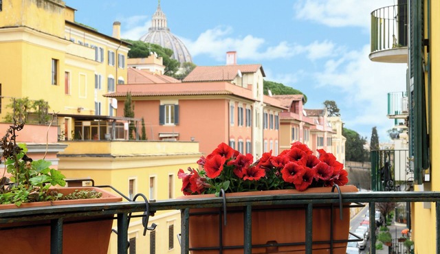Elegant apartament under San Peter's dome