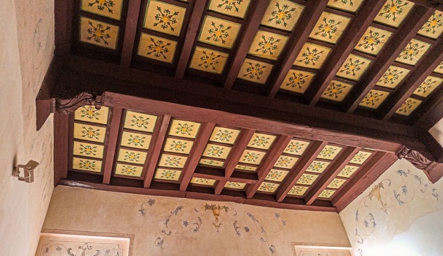 Elegant Ferrara Hideaway: A Renaissance-Inspired Sanctuary in the Oldest Quarter