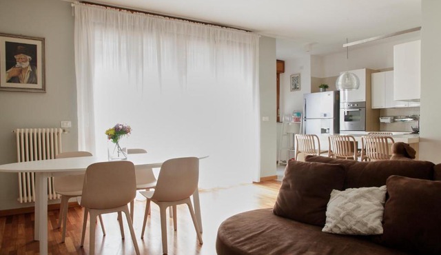 Elegante appartamento - 2 Camere, 2 Bagni, Garage e Balcone