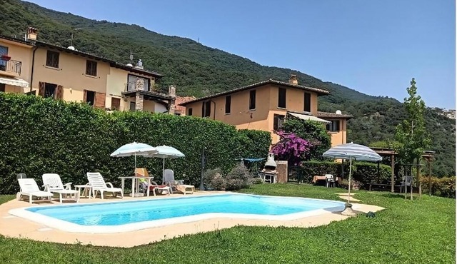 Esclusiva Vista Lago con Piscina e Parcheggio -Salò-