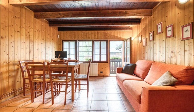 Flat in the village centre Ronco 2