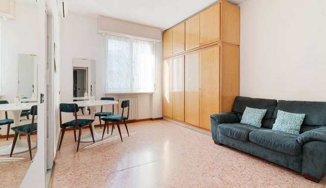 GuestHost - A comfortable 40 square meters apartment, perfect for two people, located on the third floor of a building with an elevator (NOT accessible to disabled guests).The property is located in the lively Corvetto neighborhood and is well connected