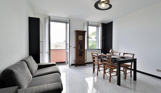 GuestHost - Bright & Comfy Apartment