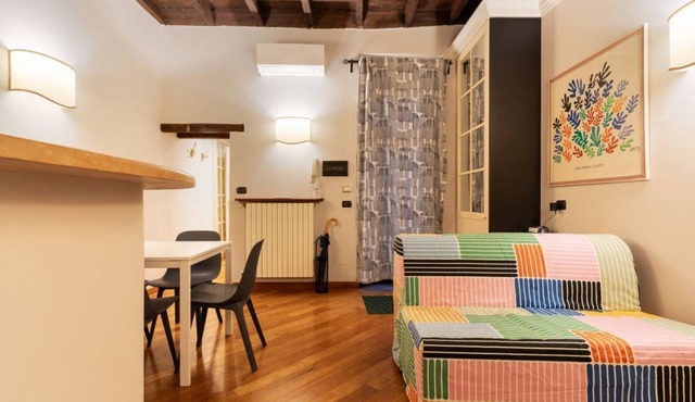 GuestHost - Cozy and comfortable 67 square meters apartment, perfect for five people, located on the first floor of a building (NO elevator).The property is just steps from Milan's Policlinico Hospital and the Crocetta (M3) and Sforza Policlinico (M4) me