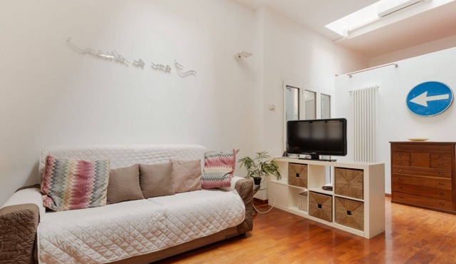 GuestHost - Cozy two-level ground-floor apartment located in a very central area, ideal for up to 4 guests (one step to access).The property is located in the Porta Venezia area, just a short walk from the metro station, allowing easy access to all the m