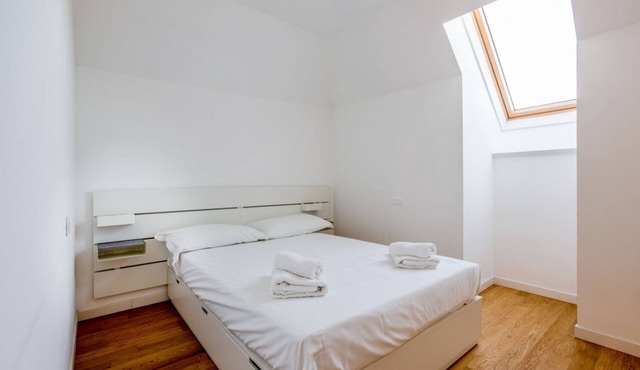 GuestHost - NEW! Renovated APT with 2 terraces, WIFI & A/C!