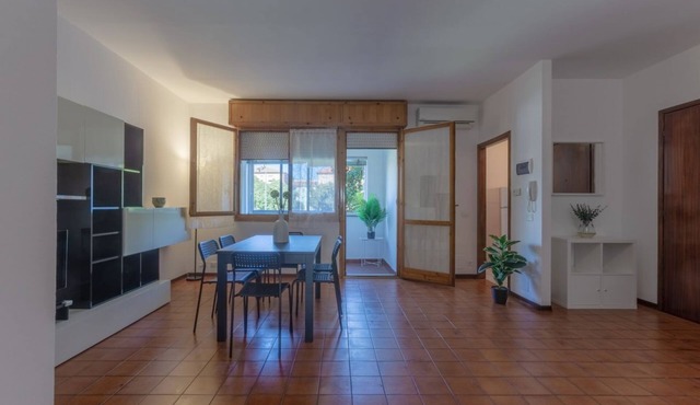 GuestHost - Pontelagoscuro Huge & Residential Apartment