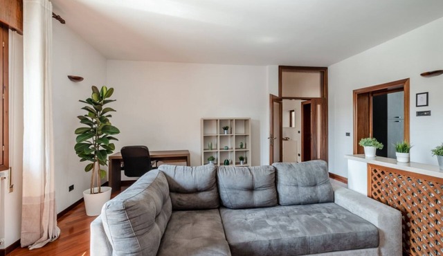 GuestHost - Roomy apartment of 95 sqm located on the first floor of a building without a lift (20 steps to access), can accommodate up to 5 people.The accommodation is located in Vigonza, just 10 minutes by car from the city center of Padua and from the
