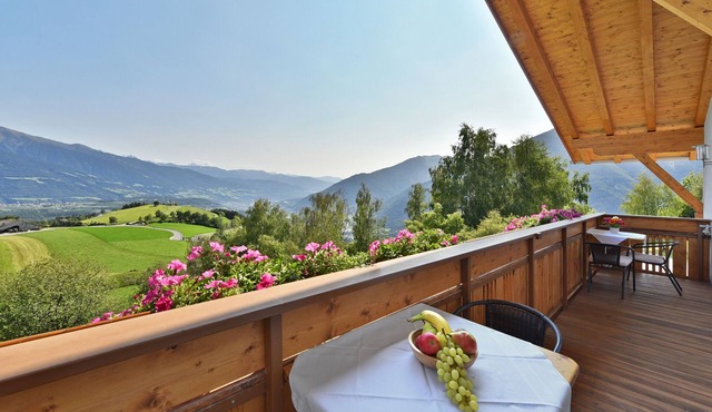 Holiday Apartment “Dolomitenblick” with Mountain Views, Wi-Fi, Terrace & Garden