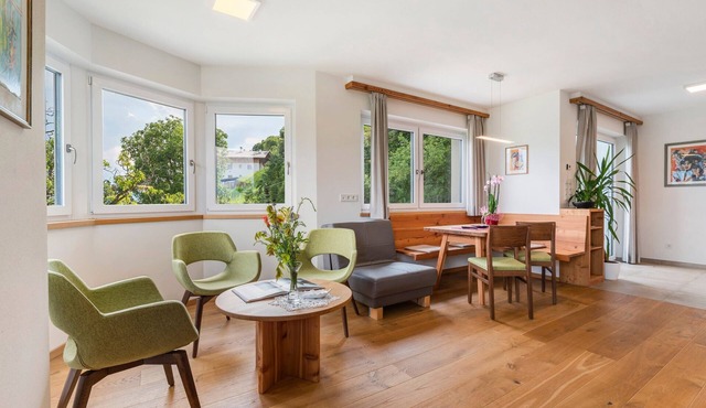 Holiday Apartment 'Pferscher - Apt Nussbaum' with Mountain View, Shared Terrace & Wi-Fi