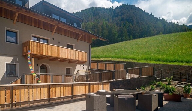 Holiday Apartment "Planerhof Apartment Lilie" with Mountain View, Shared Terrace and Wi-Fi