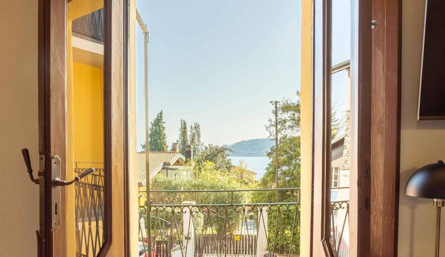 Holiday apartment with air conditioning and balcony