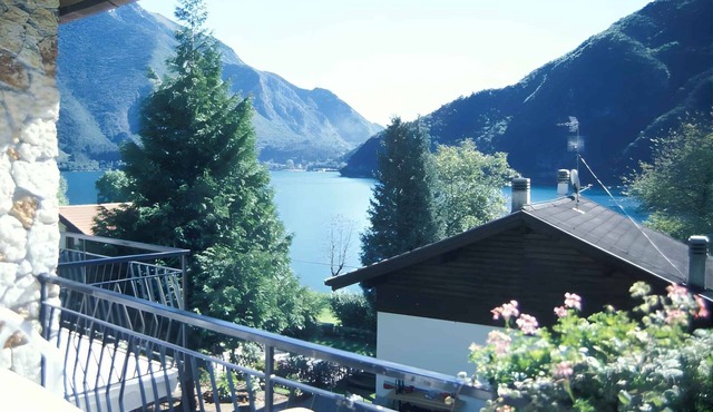 Holiday home 150 m from the lake