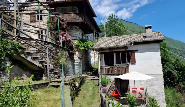 Holiday Home 'Casa Grande' with Private Garden, Balcony and Wi-Fi