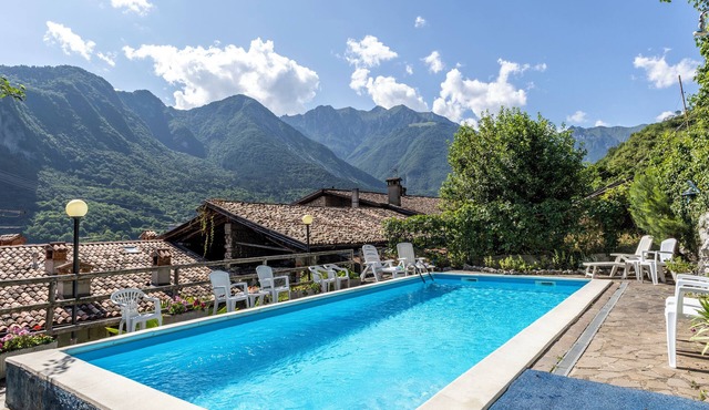 Il Nido dell'Artista Apartment with Pool, Tenno, Italy