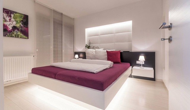 LA VIE DELUXE - Designer apartment with south-facing balcony, garage, WIFI, workation