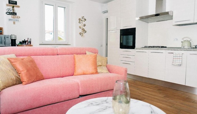 Lora diamond Suite 3, free private parking, self check in, air conditioner