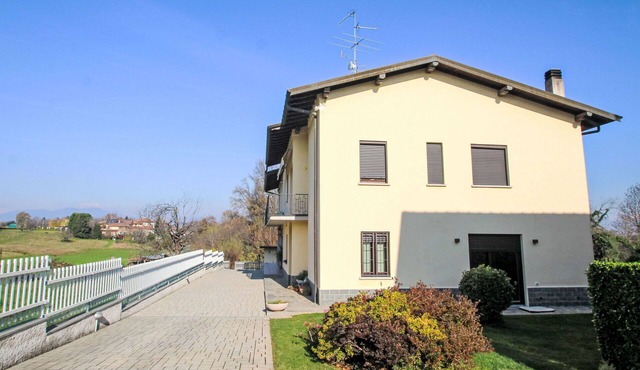 Lovely apartment for 6 guests with A/C, WIFI, TV and balcony