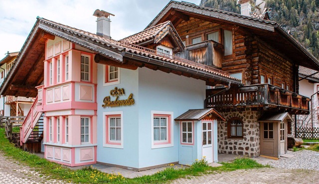 Lovely apartment for 6 people with WIFI, TV and balcony