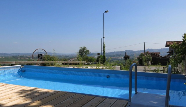 Lovely apartment for 2 people with WIFI, pool, TV, patio and pets allowed