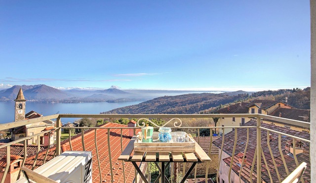Luce - Lake View Balcony Flat in Stresa Hill, Stresa, Italy