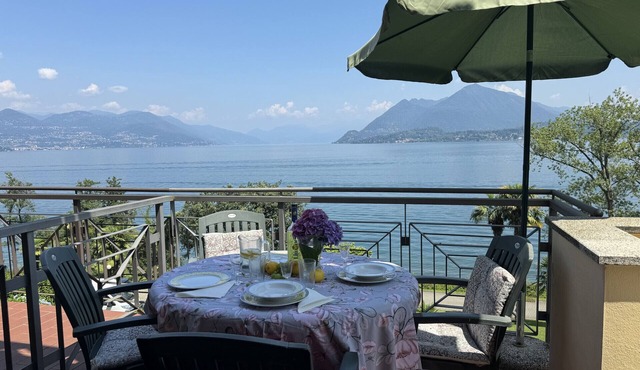 Marta Apartment with lake view in Stresa