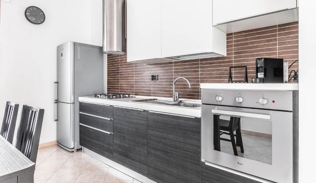 Milan - Bocconi e Navigli - Spacious 3BR Apartment 95 m - Free Parking