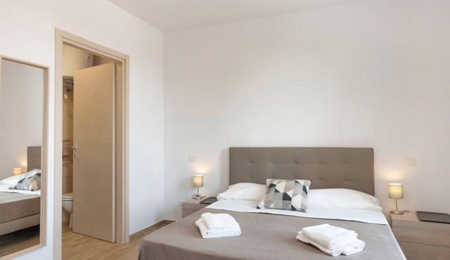 Modern and cozy room with private bathroom is part of the San Vincenzo Rooms Guest House and is perfect for 2 guests. The accommodation is located in the renovated building in Vigonza, which is 10 minutes by car from the center of Padua and on the direct