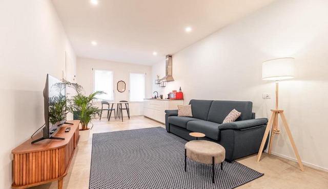 Modern Apartment in Villa with Garden - Easy Parking