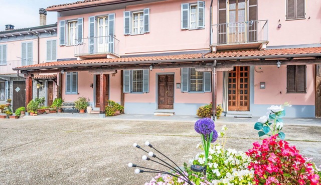 Nice apartment in villa for 5 people with WIFI, patio, pets allowed and panoramic view