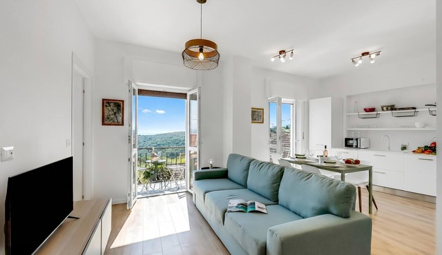 Nova Lake View - Flat with Balcony in Stresa, Stresa, Italy
