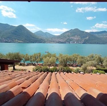 Open space fronte lago