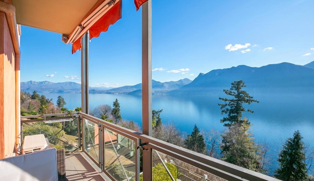 Panorama Lake View Apt + Pool & Beach, Ghiffa, Italy