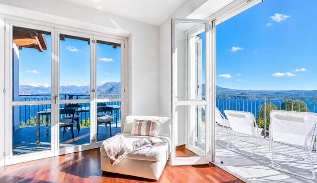 Penthouse The Magnifique View, Stresa, Italy