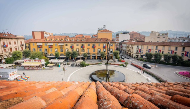 Piazza michele ferrero - sulla piazza centrale