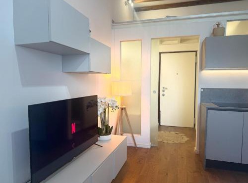 Porta Romana studio apartment near subway and QC Terme
