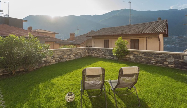 Pozzo Vertical Apartment with garden and parking