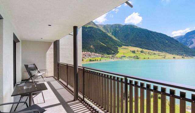 Residence Froy Apartment 2 – Lake View, Whirlpool & Breakfast Included