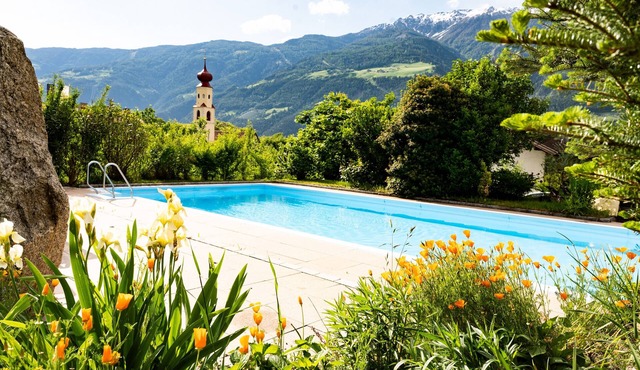 Room 'Ba Ins' with Mountain View, Shared Pool and Wi-Fi