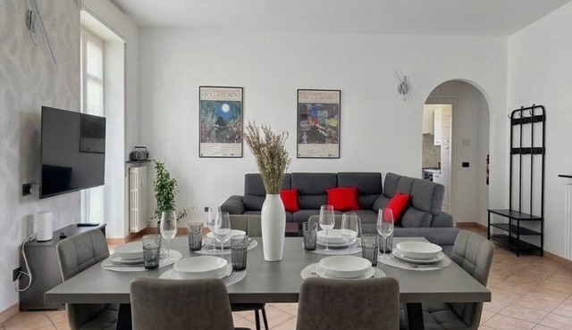 Spacious apartment just a stone's throw from downtown