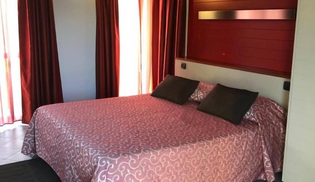 Spacious double room in Alba