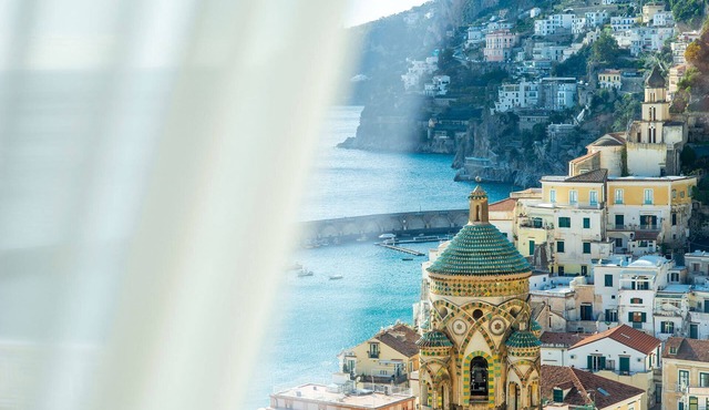 Splendid luxury villa, an ancient palace in Amalfi with jacuzzi-pool and sea-view, at 300 m from the