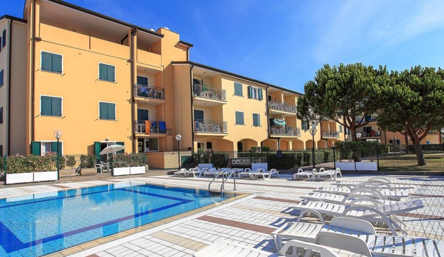 Stunning apartment in Caorle with swimming pool