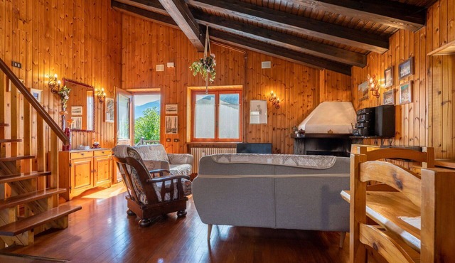 Stunning private villa for 6 guests with WIFI, TV, terrace, pets allowed and parking, close to A.