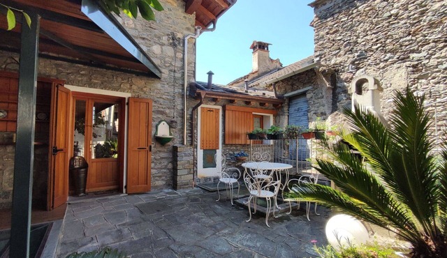 Stunning private villa for 7 guests with A/C, WIFI, TV, terrace and pets allowed
