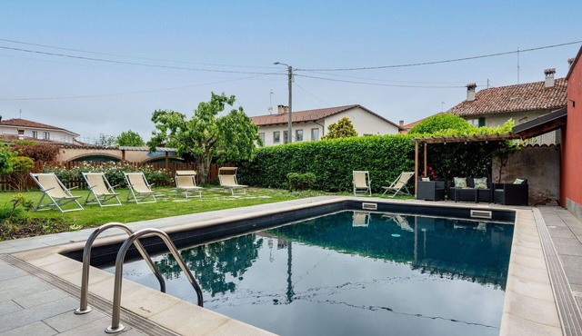 Stunning villa for 12 people with WIFI, A/C, pool, TV, terrace and pets allowed