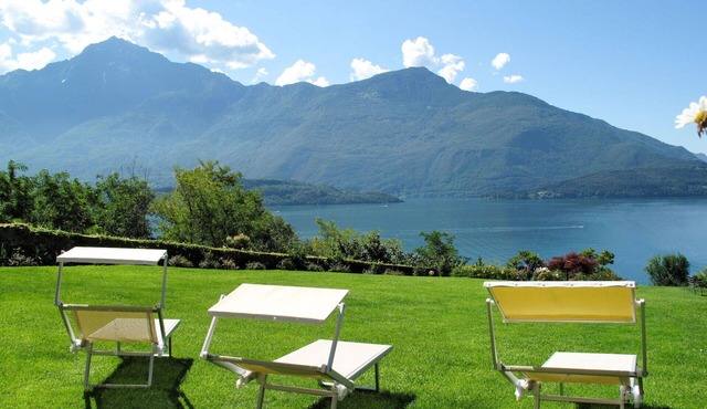 Stunning villa for 4 people with WIFI, A/C, hot tub, TV, terrace and pets allowed